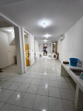 Dijual Rumah Eksklusif 4 KT di Taman Palem, Jakarta Barat Dijual Rumah Eksklusif 4 KT di Taman Palem, Jakarta Barat