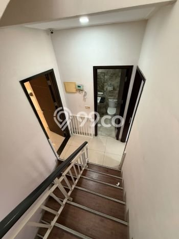 Rumah Elit Modern Tanpa Renovasi di Green Lake City Jakarta Barat Rumah Elit Modern Tanpa Renovasi di Green Lake City Jakarta Barat
