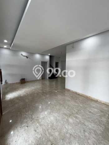 Rumah 4 KT 4 KM Luas Tanah 180m², LB 400m² di Green Lake City, Jakarta Barat Rumah 4 KT 4 KM Luas Tanah 180m², LB 400m² di Green Lake City, Jakarta Barat