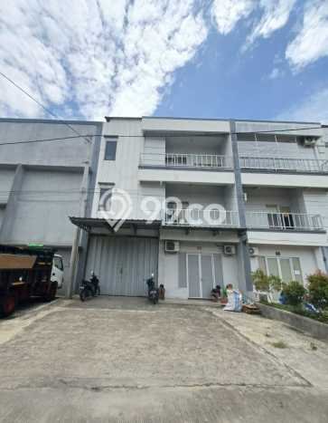 LOKASI STRATEGIS! Gudang Disewakan Kawasan Kalideres, Luas 550m², Area Ramai LOKASI STRATEGIS! Gudang Disewakan Kawasan Kalideres, Luas 550m², Area Ramai