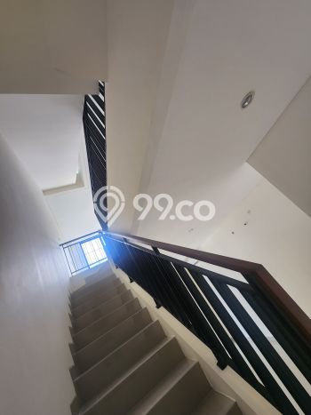 Disewakan Ruko di Kawasan Ramai Gading Serpong Luas 102m2 Disewakan Ruko di Kawasan Ramai Gading Serpong Luas 102m2