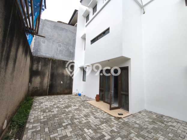 Rumah Elit LB 240m2 Siap Huni Desain Elegan di BSD City, Tangerang Rumah Elit LB 240m2 Siap Huni Desain Elegan di BSD City, Tangerang