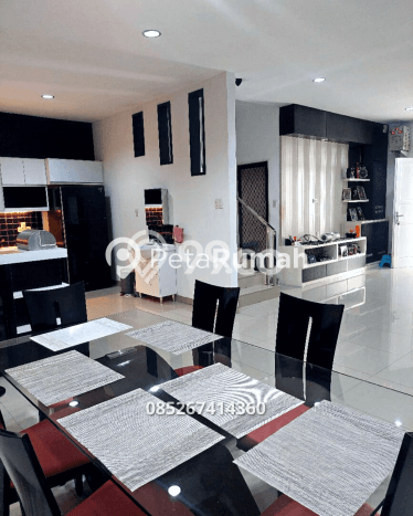 Rumah Strategis dengan Luas Tanah 120m² dan Luas Bangunan 160m² di Kawasan Medan Sunggal, Medan Rumah Strategis dengan Luas Tanah 120m² dan Luas Bangunan 160m² di Kawasan Medan Sunggal, Medan