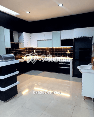 Rumah Strategis dengan Luas Tanah 120m² dan Luas Bangunan 160m² di Kawasan Medan Sunggal, Medan Rumah Strategis dengan Luas Tanah 120m² dan Luas Bangunan 160m² di Kawasan Medan Sunggal, Medan