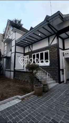 PROPERTI PILIHAN! Rumah area Medan Polonia, LT 294m² Bangunan 420m² PROPERTI PILIHAN! Rumah area Medan Polonia, LT 294m² Bangunan 420m²