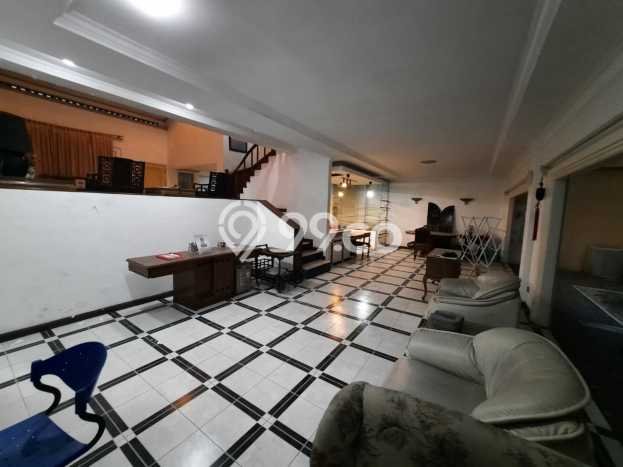 PROPERTI PILIHAN! Rumah area Medan Polonia, LT 294m² Bangunan 420m² PROPERTI PILIHAN! Rumah area Medan Polonia, LT 294m² Bangunan 420m²