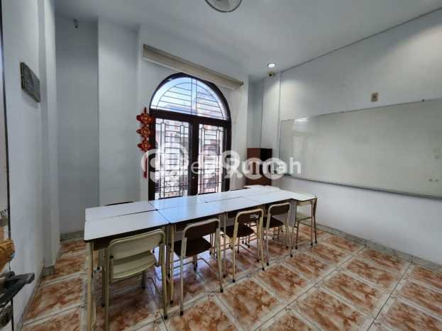 Lokasi Strategis! Dijual Ruko Bisnis di Medan Maimun, Medan Kondisi Baik Lokasi Strategis! Dijual Ruko Bisnis di Medan Maimun, Medan Kondisi Baik