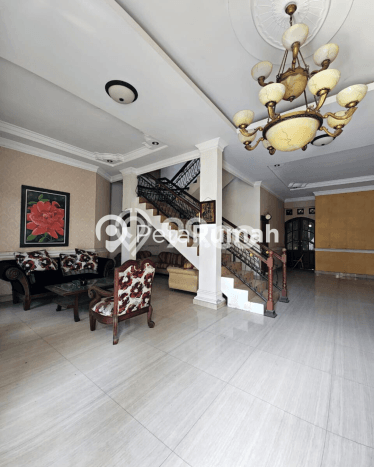 Rumah di Medan Selayang, Medan, LT 240m² LB 336m² - INVESTASI TERBAIK! Rumah di Medan Selayang, Medan, LT 240m² LB 336m² - INVESTASI TERBAIK!