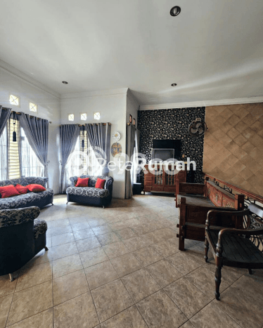 Rumah di Medan Selayang, Medan, LT 240m² LB 336m² - INVESTASI TERBAIK! Rumah di Medan Selayang, Medan, LT 240m² LB 336m² - INVESTASI TERBAIK!
