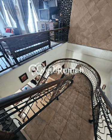 Rumah di Medan Selayang, Medan, LT 240m² LB 336m² - INVESTASI TERBAIK! Rumah di Medan Selayang, Medan, LT 240m² LB 336m² - INVESTASI TERBAIK!