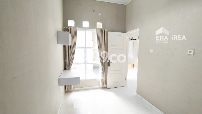 Dijual Cepat Rumah Bagus Siap Huni LB 70m2 di Laweyan, Solo Dijual Cepat Rumah Bagus Siap Huni LB 70m2 di Laweyan, Solo