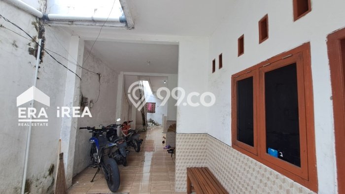 Rumah Kost untuk Dijual di Banyuanyar dengan 0 KT, 10 KM, Luas 290m2 Rumah Kost untuk Dijual di Banyuanyar dengan 0 KT, 10 KM, Luas 290m2