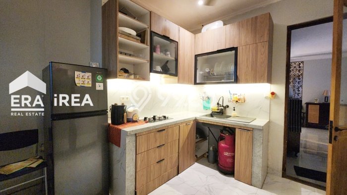 Lokasi strategis! Rumah siap huni disewakan di Jajar LB 300m2 Lokasi strategis! Rumah siap huni disewakan di Jajar LB 300m2