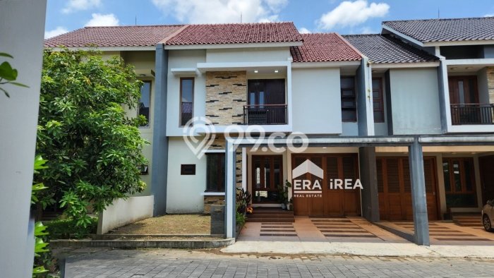 For Sale Rumah 5 Kamar Lokasi Ideal Nyaman dan Strategis di Colomadu For Sale Rumah 5 Kamar Lokasi Ideal Nyaman dan Strategis di Colomadu
