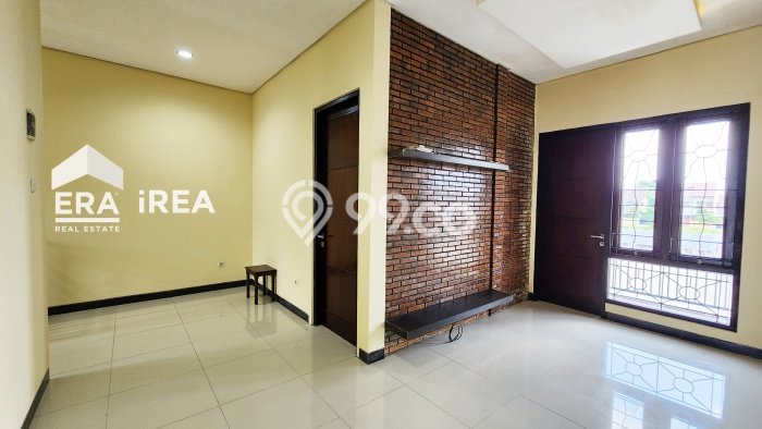 For Sale Rumah 5 Kamar Lokasi Ideal Nyaman dan Strategis di Colomadu For Sale Rumah 5 Kamar Lokasi Ideal Nyaman dan Strategis di Colomadu
