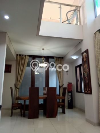 Dijual Rumah Luas Megah Dengan View Cantik di Meruya, Jakarta Barat Dijual Rumah Luas Megah Dengan View Cantik di Meruya, Jakarta Barat