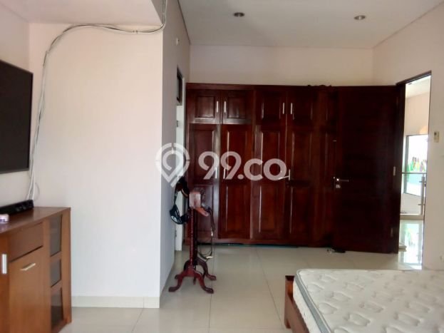 Dijual Rumah Luas Megah Dengan View Cantik di Meruya, Jakarta Barat Dijual Rumah Luas Megah Dengan View Cantik di Meruya, Jakarta Barat