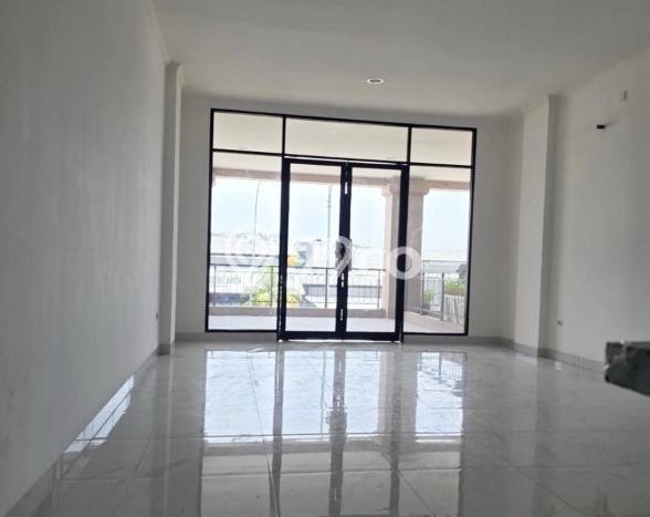 Ruko disewakan lokasi strategis Cakung Jakarta Timur 293m2 Ruko disewakan lokasi strategis Cakung Jakarta Timur 293m2