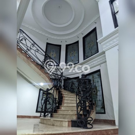 Rumah Strategis area Menteng, Jakarta Pusat, Luas 925m² Bangunan 1585m² - HARGA NEGO! Rumah Strategis area Menteng, Jakarta Pusat, Luas 925m² Bangunan 1585m² - HARGA NEGO!