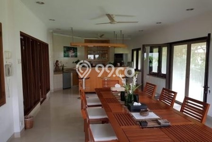 Rumah di Kembangan, Jakarta Barat, Luas 1623m² LB 2130m² Rumah di Kembangan, Jakarta Barat, Luas 1623m² LB 2130m²
