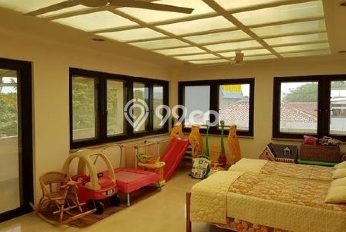 Rumah di Kembangan, Jakarta Barat, Luas 1623m² LB 2130m² Rumah di Kembangan, Jakarta Barat, Luas 1623m² LB 2130m²