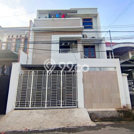 BEST CHOICE! Rumah area Kebon Jeruk, LT 80m² Bangunan 240m² BEST CHOICE! Rumah area Kebon Jeruk, LT 80m² Bangunan 240m²