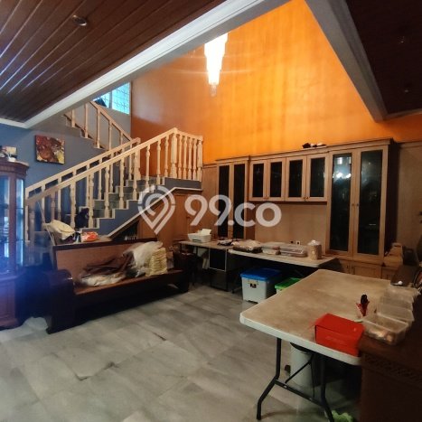 Rumah Mewah LB 425m2 Siap Huni Desain Elegan di Intercon, Jakarta Barat Rumah Mewah LB 425m2 Siap Huni Desain Elegan di Intercon, Jakarta Barat