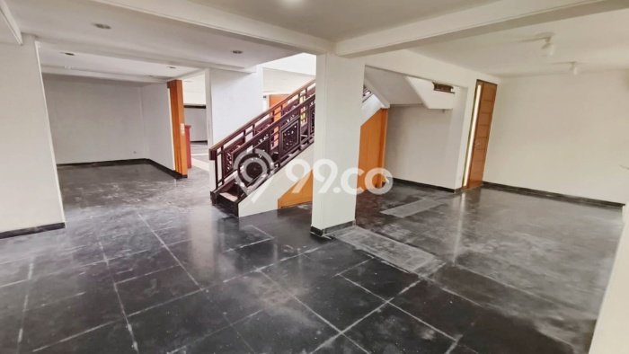 Hunian Mewah LB 500m2 Siap Huni Desain Elegan di Tanjung Duren, Jakarta Barat Hunian Mewah LB 500m2 Siap Huni Desain Elegan di Tanjung Duren, Jakarta Barat