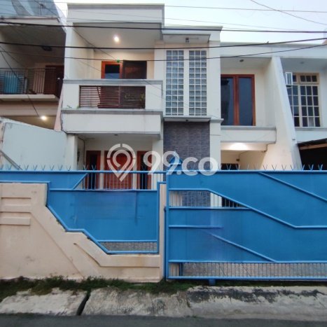 Ready to Use! Luxury House LT 120m2 Desain Elegan di Tomang Ready to Use! Luxury House LT 120m2 Desain Elegan di Tomang
