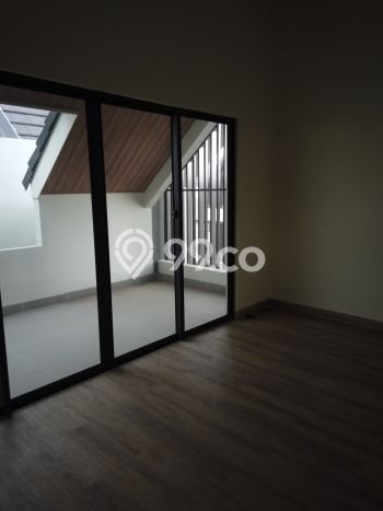 Rumah Mewah LB 144m2 Siap Pakai Desain Elegan di Gading Serpong, Tangerang Rumah Mewah LB 144m2 Siap Pakai Desain Elegan di Gading Serpong, Tangerang