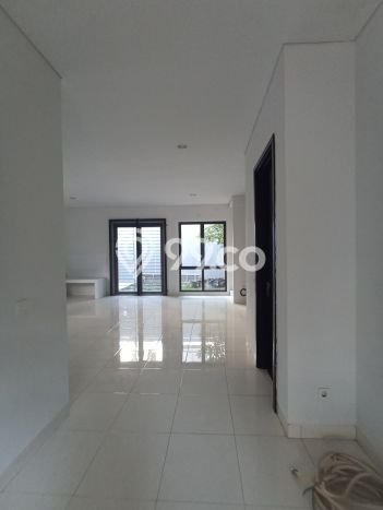 For Sale! Luxury House LT 144m2 Desain Modern di BSD For Sale! Luxury House LT 144m2 Desain Modern di BSD