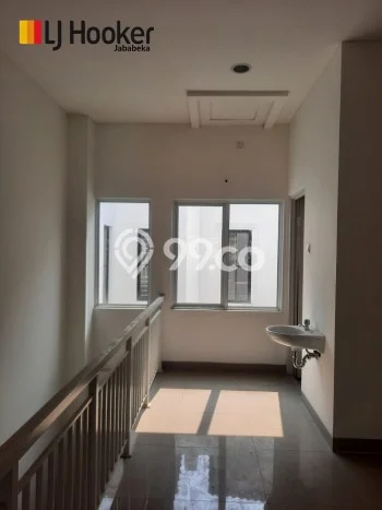 Disewakan Ruko di Kawasan Ramai Jababeka Luas 80m2 Disewakan Ruko di Kawasan Ramai Jababeka Luas 80m2