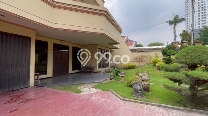Rumah Elit Modern Tanpa Renovasi di Kertajaya Surabaya Rumah Elit Modern Tanpa Renovasi di Kertajaya Surabaya
