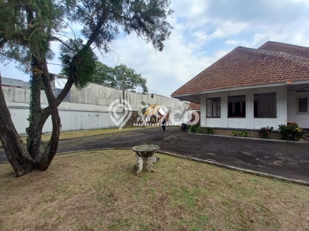 Hunian Mewah LB 1000m2 Siap Pakai Desain Elegan di Kebon Kelapa, Bogor Hunian Mewah LB 1000m2 Siap Pakai Desain Elegan di Kebon Kelapa, Bogor