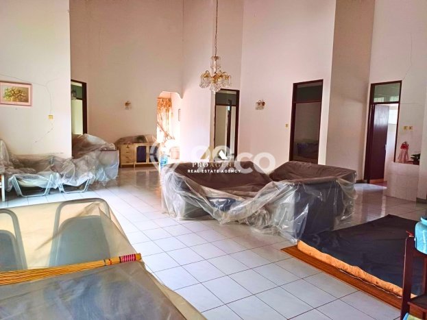 Vila di Cipanas, Area 500m2m², Akses ke transportasi umum Vila di Cipanas, Area 500m2m², Akses ke transportasi umum