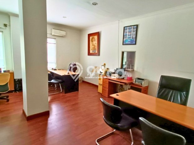 Ruko Strategis di , Luas 570m2m², Area Bisnis Ruko Strategis di , Luas 570m2m², Area Bisnis