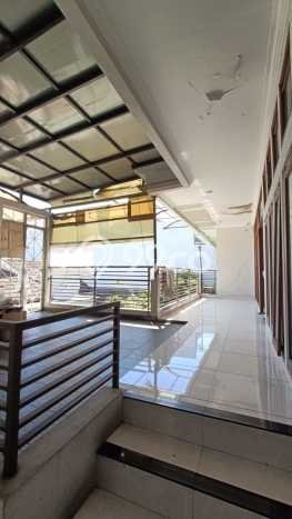 Rumah Elit Modern Tanpa Renovasi di Garuda Bandung Rumah Elit Modern Tanpa Renovasi di Garuda Bandung