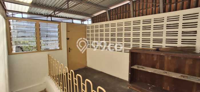 Lokasi strategis! Rumah siap pakai disewakan di Astanaanyar LB 100m2 Lokasi strategis! Rumah siap pakai disewakan di Astanaanyar LB 100m2
