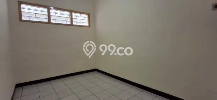 Lokasi strategis! Rumah siap pakai disewakan di Astanaanyar LB 100m2 Lokasi strategis! Rumah siap pakai disewakan di Astanaanyar LB 100m2