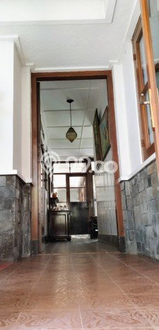 Ready to Use! Premium House LT 626m2 Desain Elegan di Cipaganti Ready to Use! Premium House LT 626m2 Desain Elegan di Cipaganti