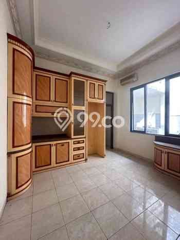 Rumah Luxury Modern Siap Huni di Pakuwon Indah Surabaya Rumah Luxury Modern Siap Huni di Pakuwon Indah Surabaya