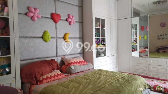 Rumah Elit Modern Tanpa Renovasi di Graha Surabaya Rumah Elit Modern Tanpa Renovasi di Graha Surabaya