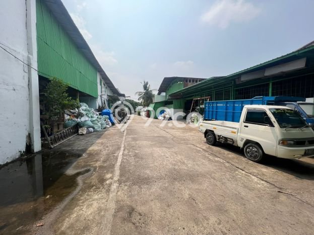 Unit Gudang Dijual di Jakarta Utara LT 3702m2 & LB 2700m2 Unit Gudang Dijual di Jakarta Utara LT 3702m2 & LB 2700m2