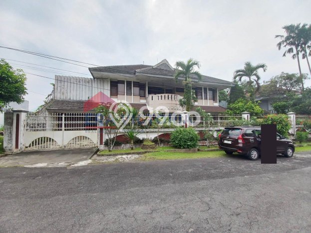 Ready to Use! Luxury House LT 975m2 Desain Modern di Malang Kota Ready to Use! Luxury House LT 975m2 Desain Modern di Malang Kota