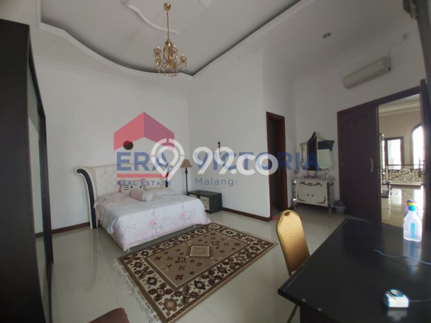Ready to Use! Luxury House LT 375m2 Desain Elegan di Araya Ready to Use! Luxury House LT 375m2 Desain Elegan di Araya