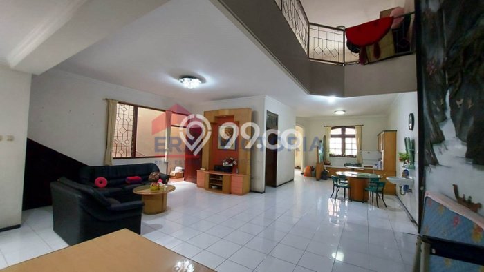 Dijual Cepat Rumah Favorit Siap Huni LB 250m2 di Klojen, Malang Dijual Cepat Rumah Favorit Siap Huni LB 250m2 di Klojen, Malang