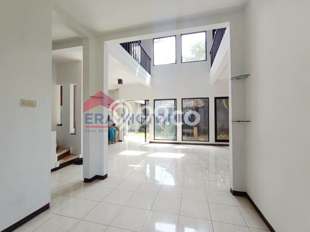 PROPERTI UNGGULAN! Rumah di Dau, 4 KT, Lingkungan Elite, Luas 300m2m² Bangunan 400m2m² PROPERTI UNGGULAN! Rumah di Dau, 4 KT, Lingkungan Elite, Luas 300m2m² Bangunan 400m2m²
