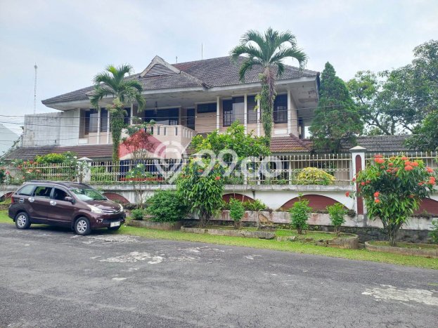 Ready to Use! Luxury House LT 975m2 Desain Modern di Malang Kota Ready to Use! Luxury House LT 975m2 Desain Modern di Malang Kota
