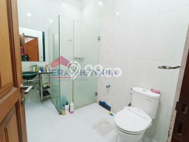 Rumah Modern Cantik 4 Kamar Bisa Langsung Pindah di Blimbing Rumah Modern Cantik 4 Kamar Bisa Langsung Pindah di Blimbing