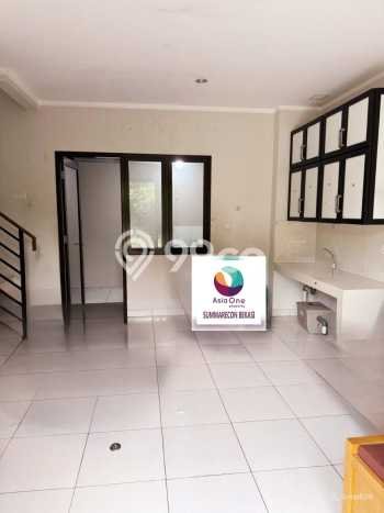 Disewakan! Rumah 2 Kamar Tidur &
2 Kamar Mandi di Summarecon Bekasi, Bekasi Disewakan! Rumah 2 Kamar Tidur &
2 Kamar Mandi di Summarecon Bekasi, Bekasi